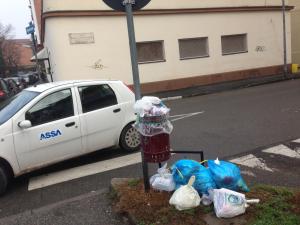 La situazione in via Torelli angolo via Taegio